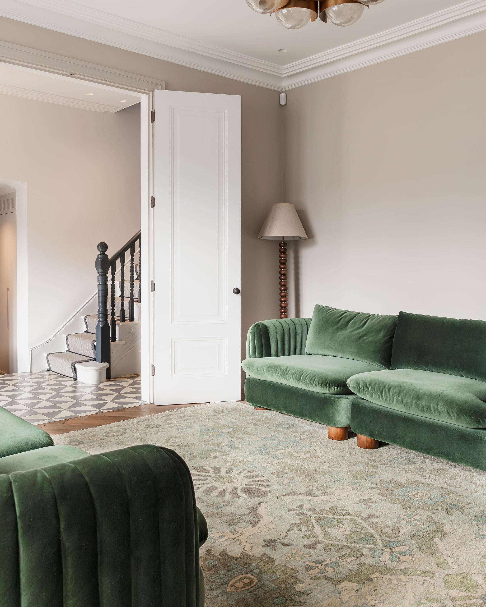 Large Rugs (290-430 x 190-320cm)