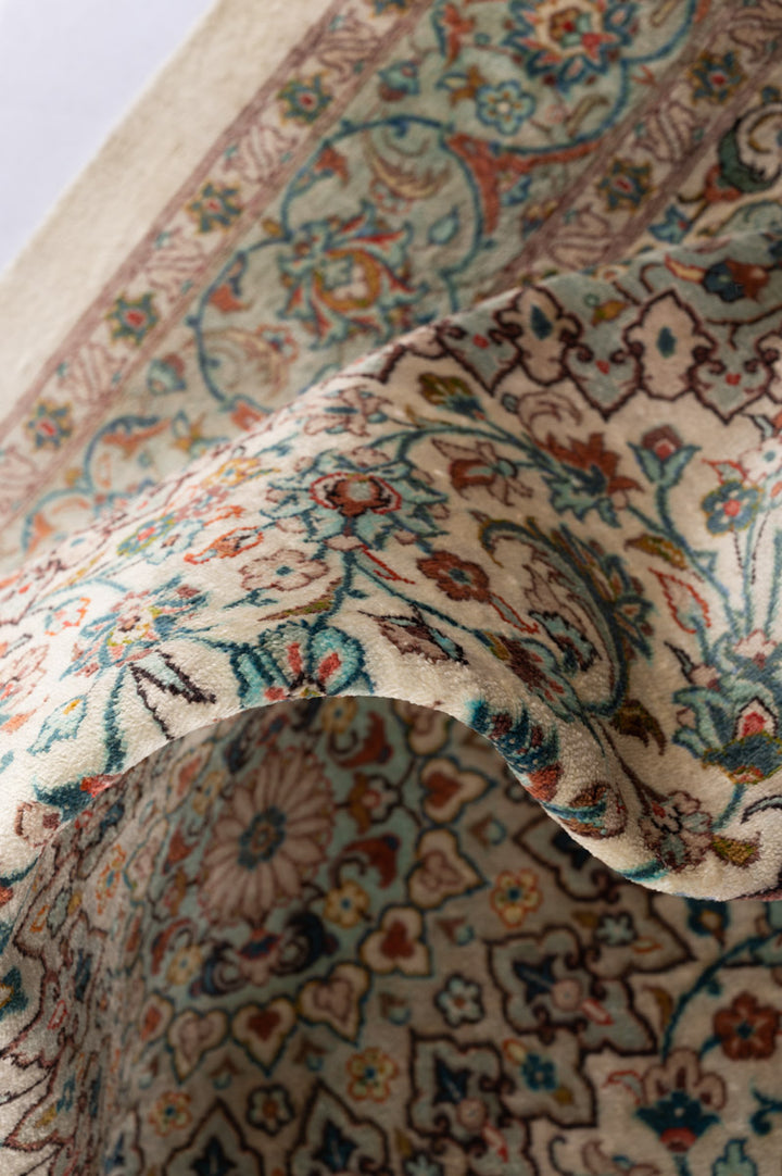 KAY Signed Qum Silk 141x97cm