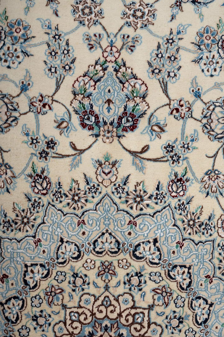 SURI Signed Nain 6La 289x191cm