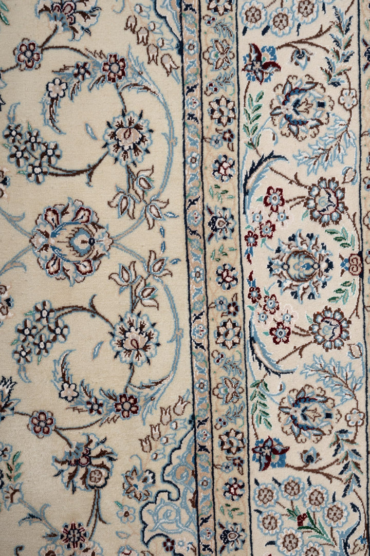 SURI Signed Nain 6La 289x191cm