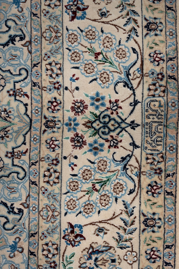 SURI Signed Nain 6La 289x191cm