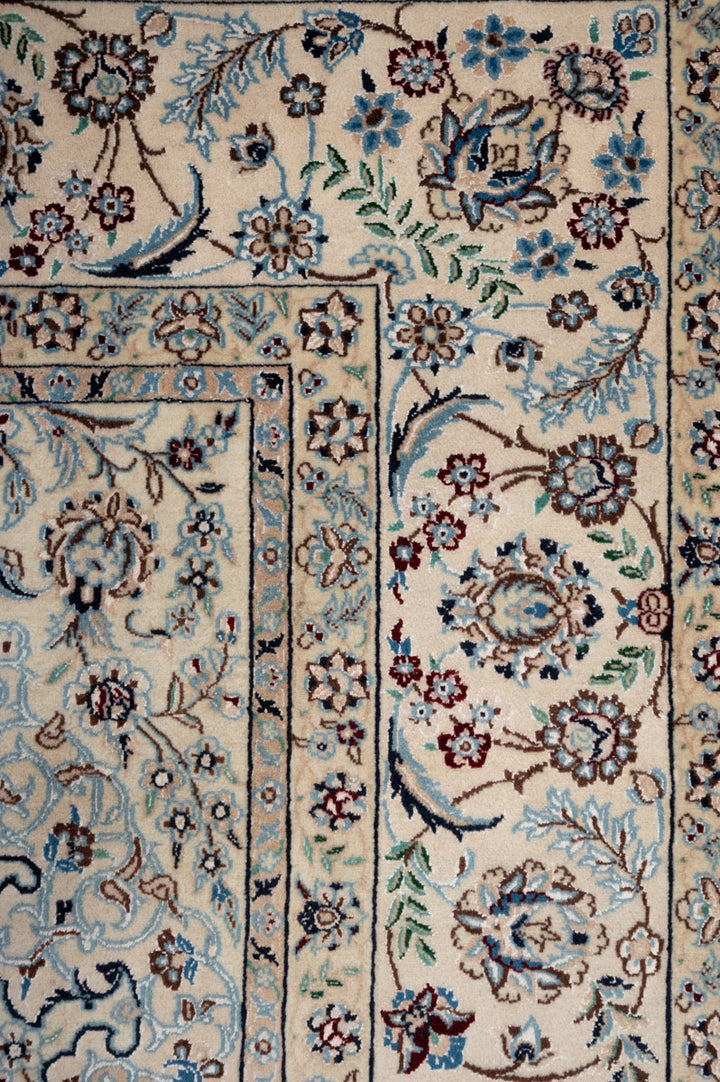 SURI Signed Nain 6La 289x191cm