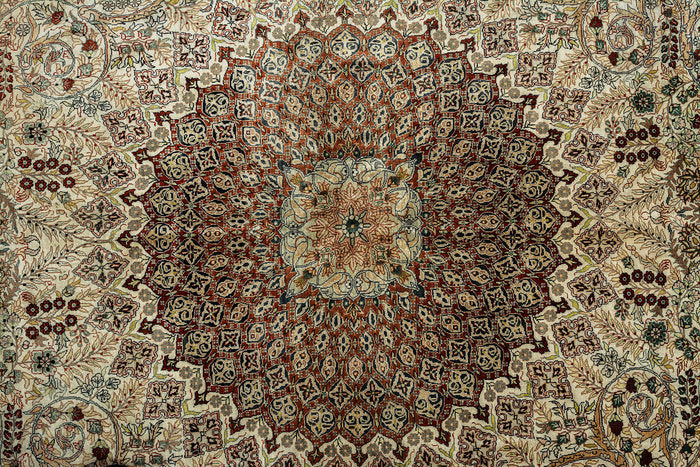 ARORA Pure Silk Persian Herike Lilla Rug to buy London UK