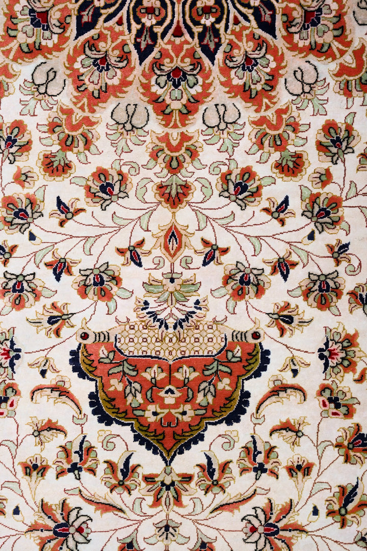 QUEENS Signed Qum Silk 297x195cm