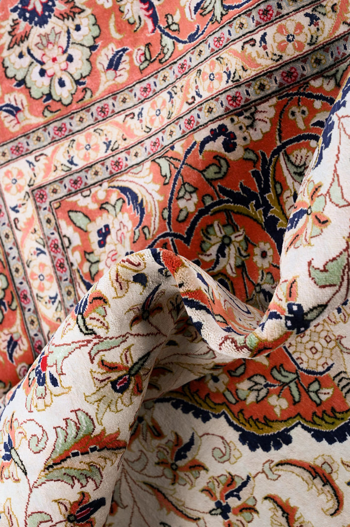 QUEENS Signed Qum Silk 297x195cm