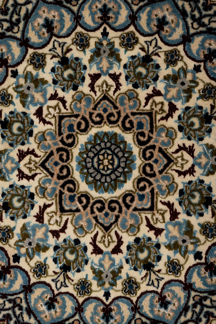 KAVI Signed Nain 6La 270x173cm