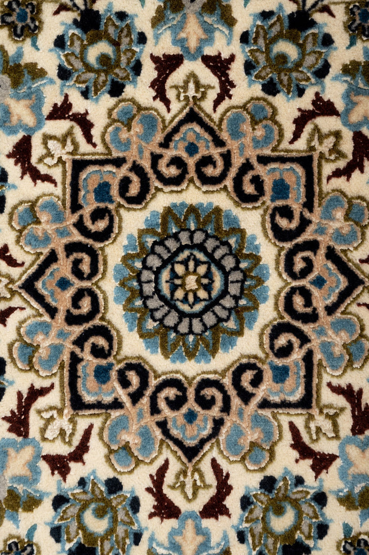 KAVI Signed Nain 6La 270x173cm