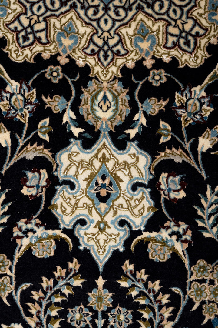 KAVI Signed Nain 6La 270x173cm