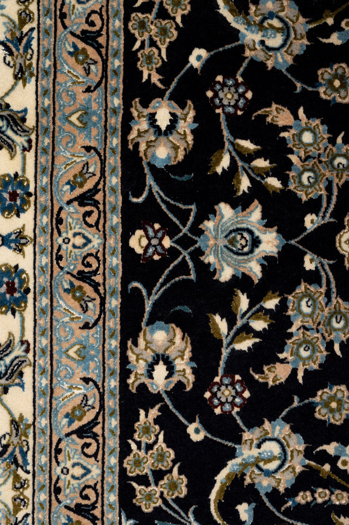 KAVI Signed Nain 6La 270x173cm