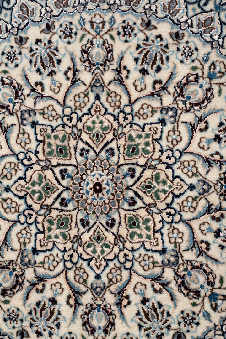 BJORN Signed Nain 6La 254x254cm