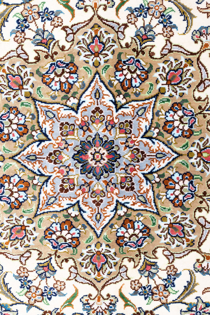 DEE Signed Qum Silk 197x131cm