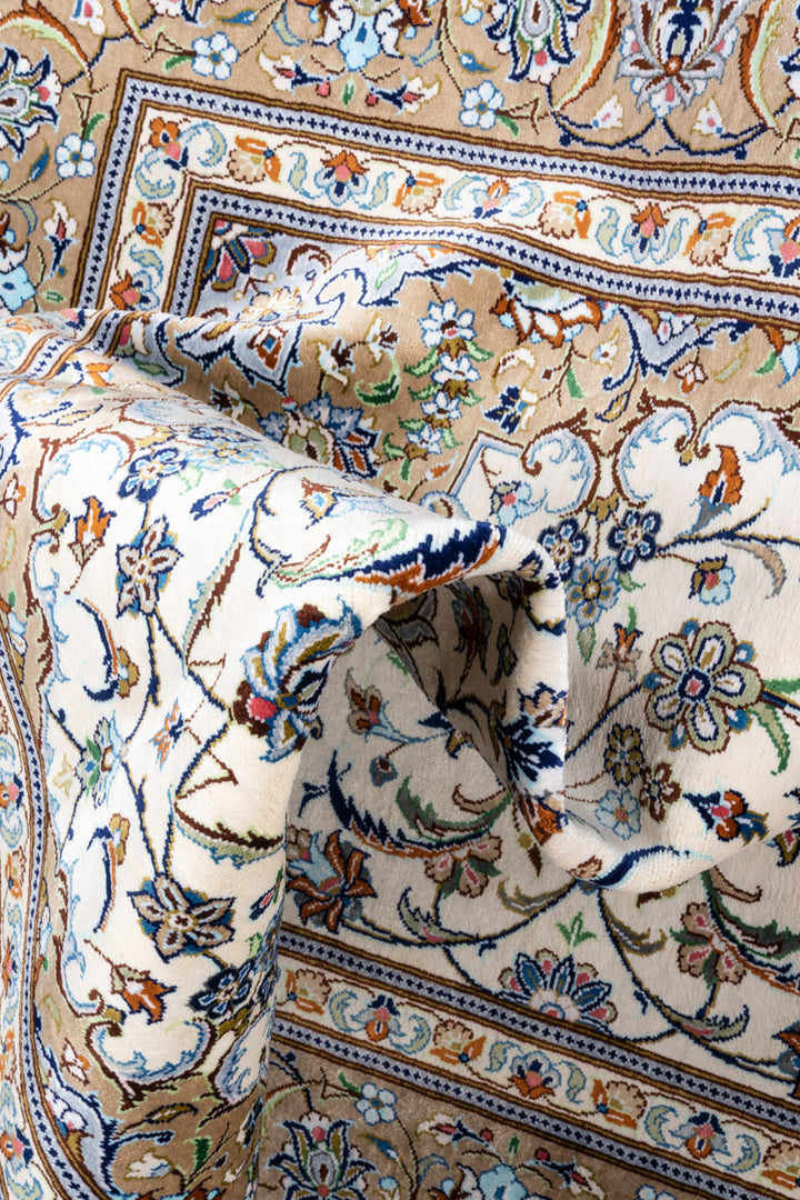 DEE Signed Qum Silk 197x131cm