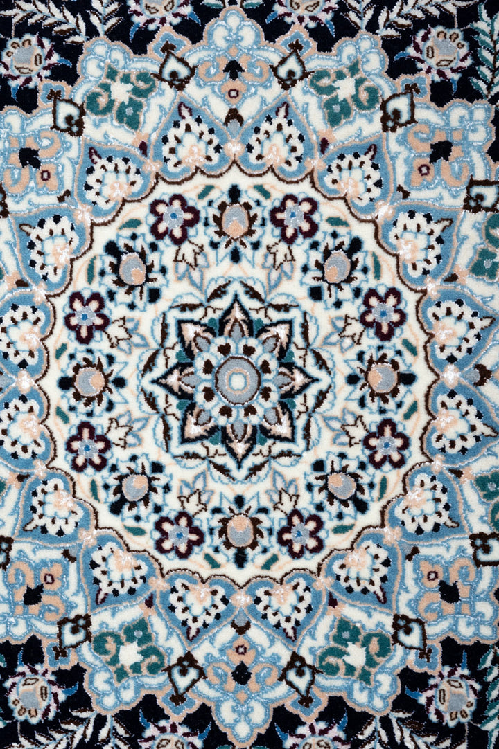 IZZIE Signed Nain 6La 257x202cm