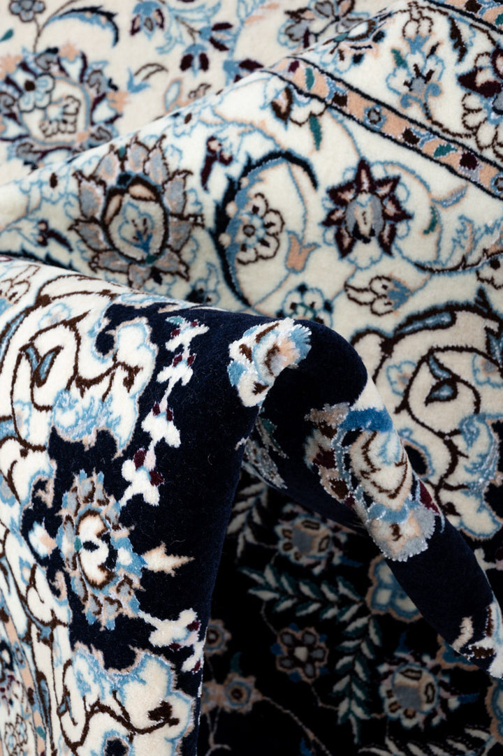 IZZIE Signed Nain 6La 257x202cm