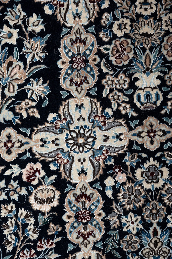 IZZA Signed Nain 6La 224x171cm