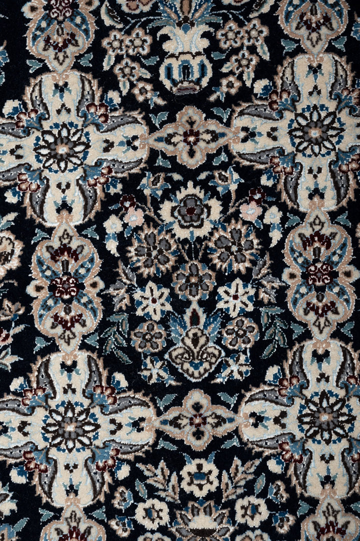 IZZA Signed Nain 6La 224x171cm