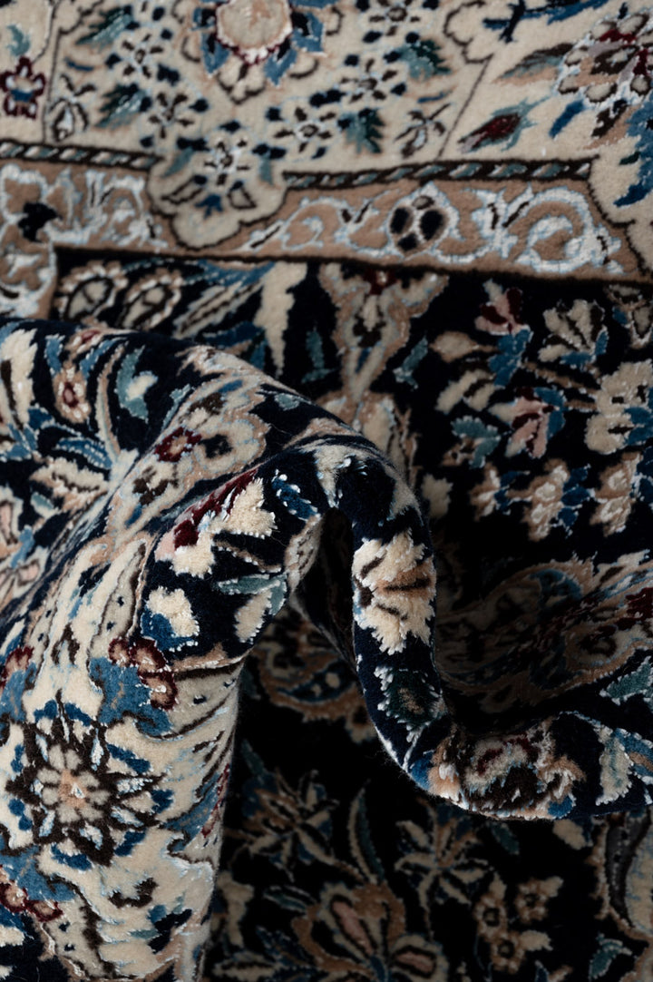 IZZA Signed Nain 6La 224x171cm