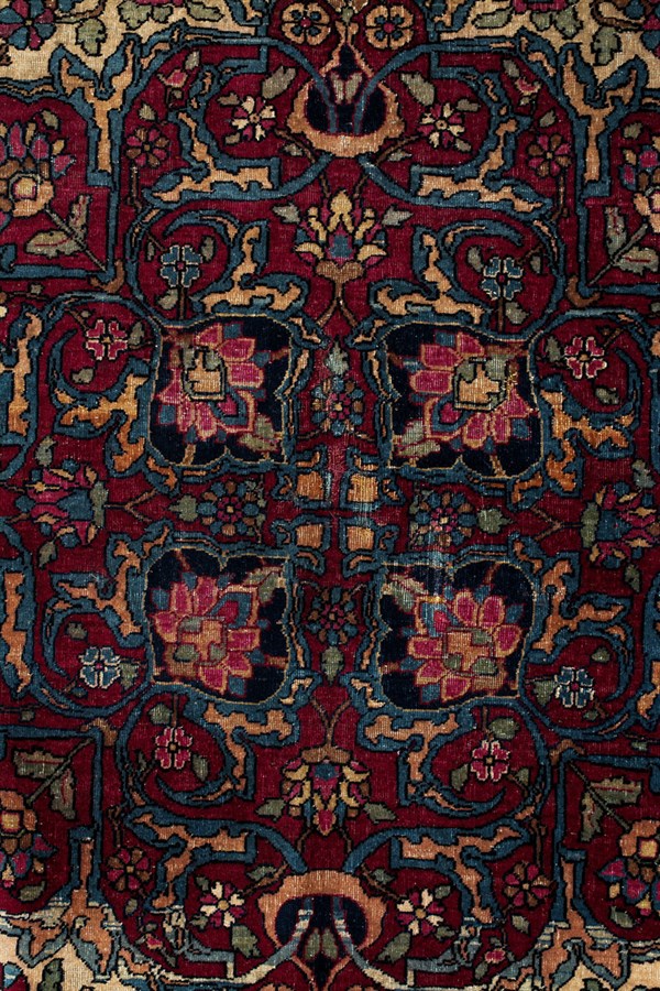 ACACIA Antique Persian Isfahan - close up middle