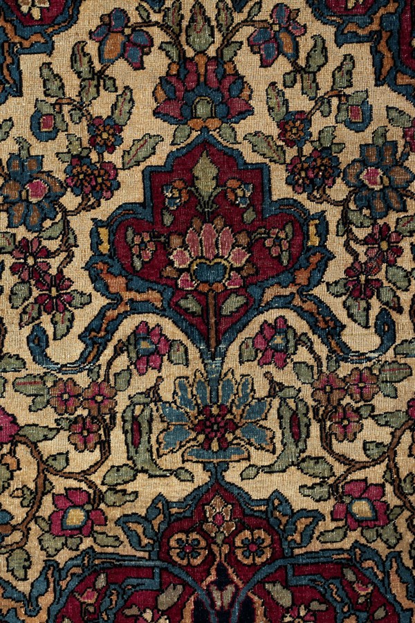 ACACIA Antique Persian Isfahan - close up middle