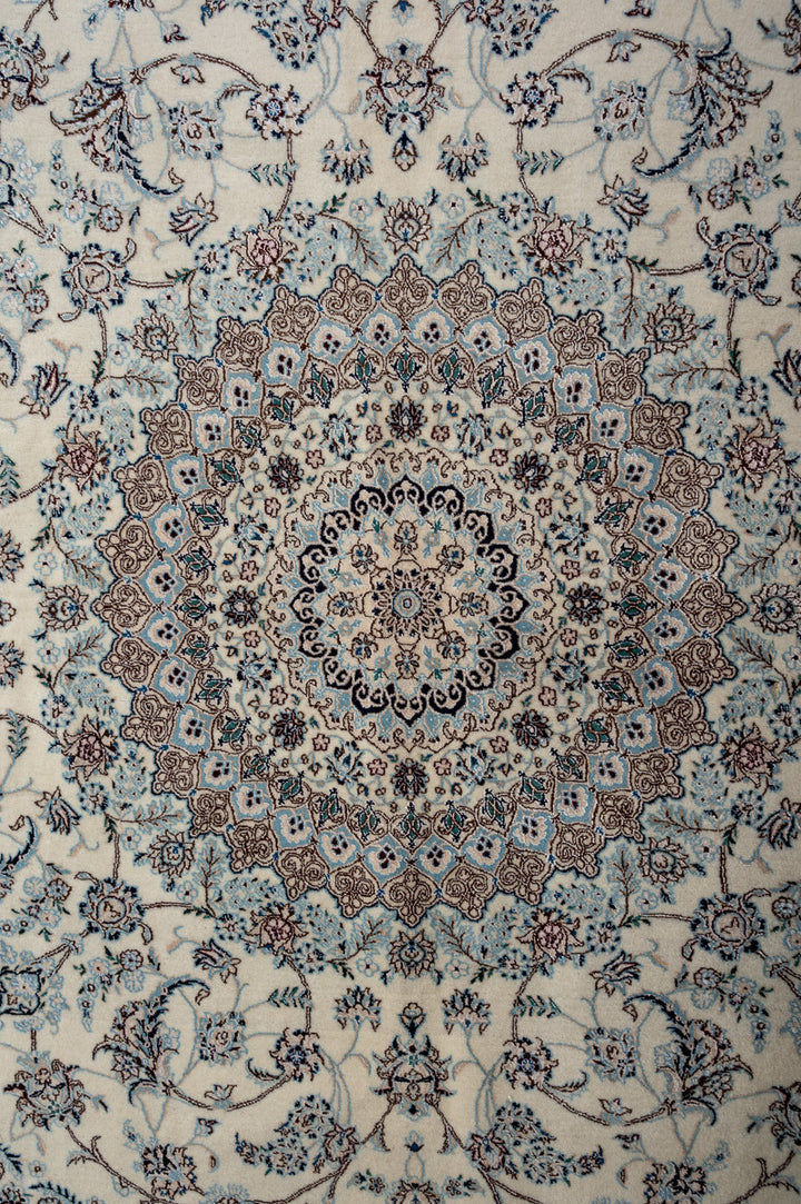 NMI Nain 6La 246x245cm