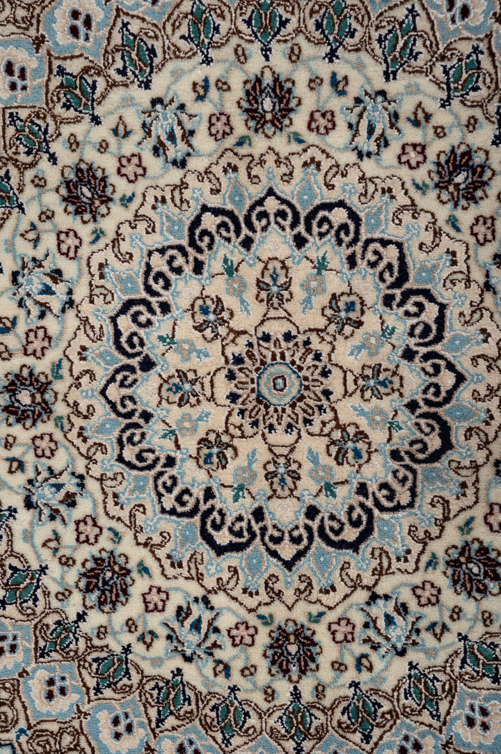 NMI Nain 6La 246x245cm