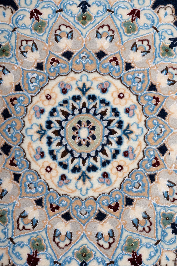 GARI Signed Nain 6La 206x201cm
